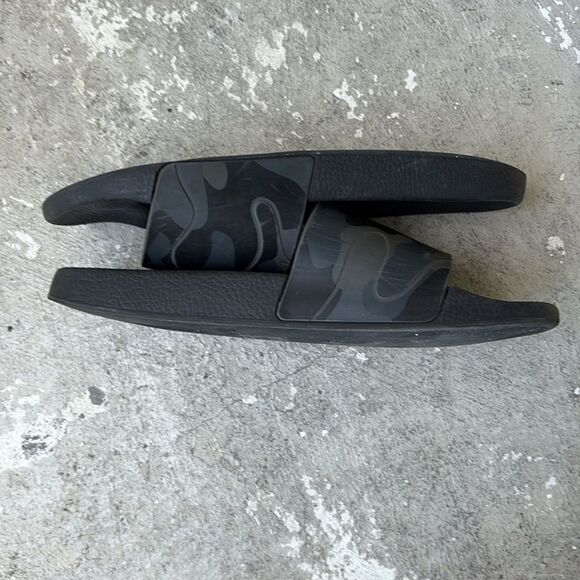 Valentino camo rubber slides display picture 2